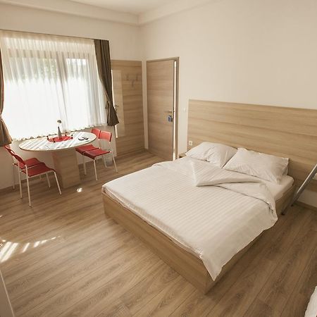 Sweet Dreams Rooms And Apartments Постойна Экстерьер фото