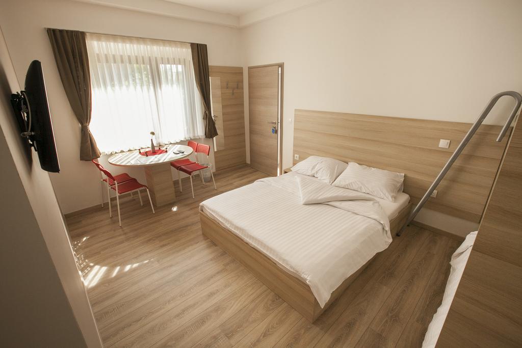 Sweet Dreams Rooms And Apartments Постойна Экстерьер фото